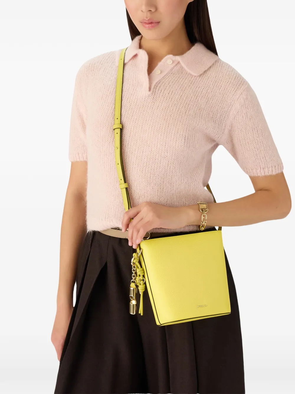 Furla Roxie bucket-tas met bedel Geel