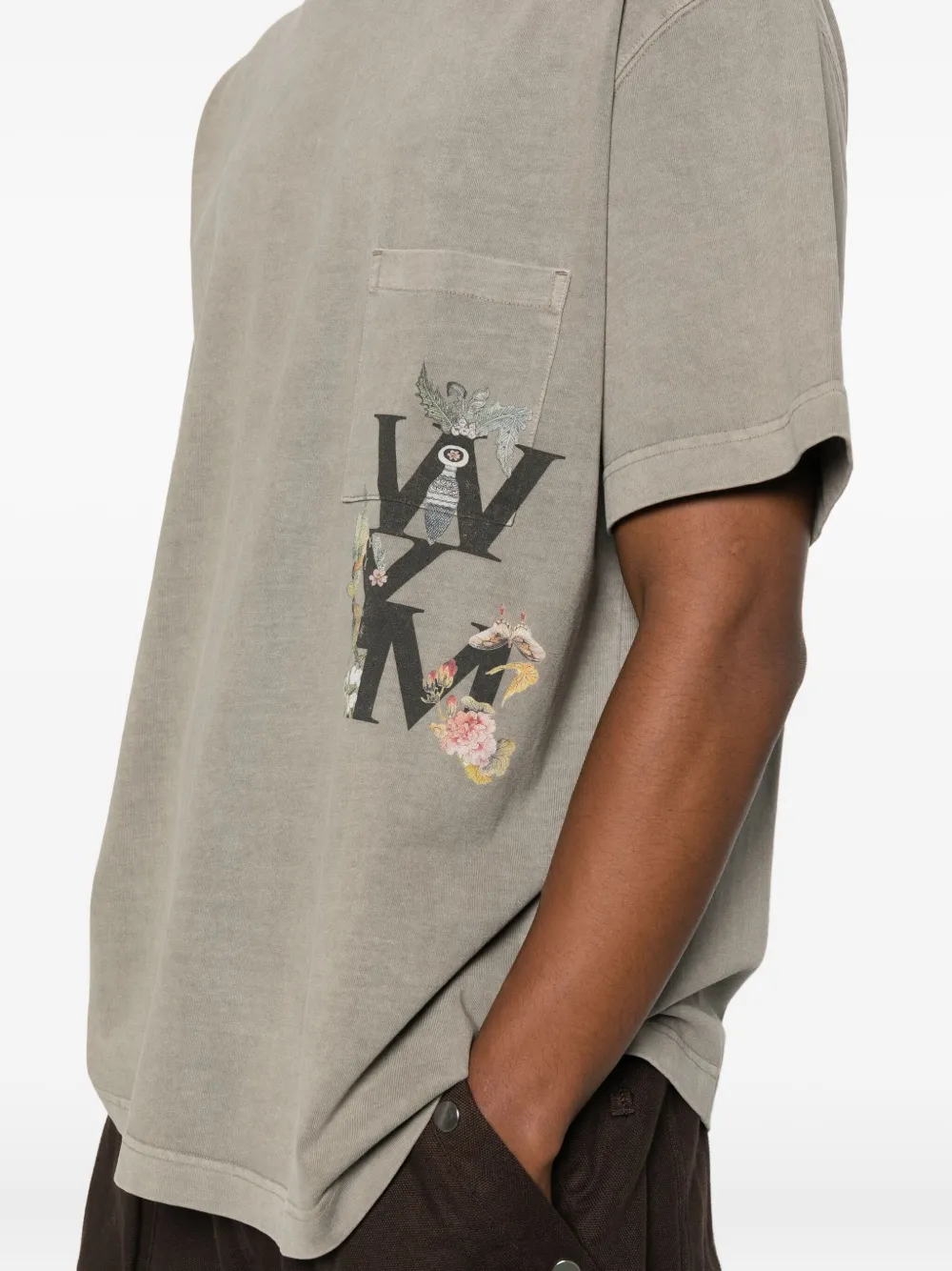 Wooyoungmi T-shirt met borstzak en bloemenprint Beige