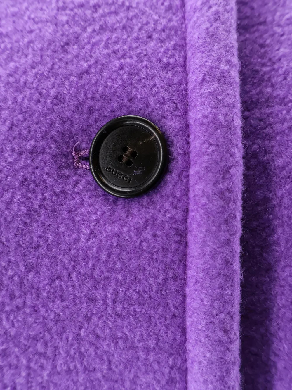 Gucci Jas met enkele rij knopen Paars