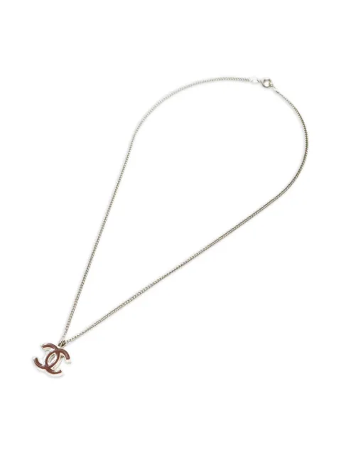 CHANEL Pre-Owned collar con dije del logo 2002