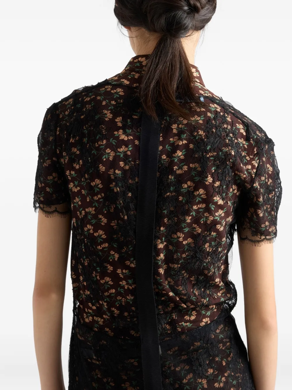 扇贝形边蕾丝迷你连衣裙