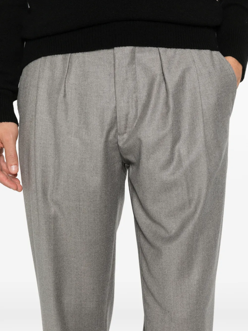 YES LONDON Broek met riemlussen en plooien Grijs