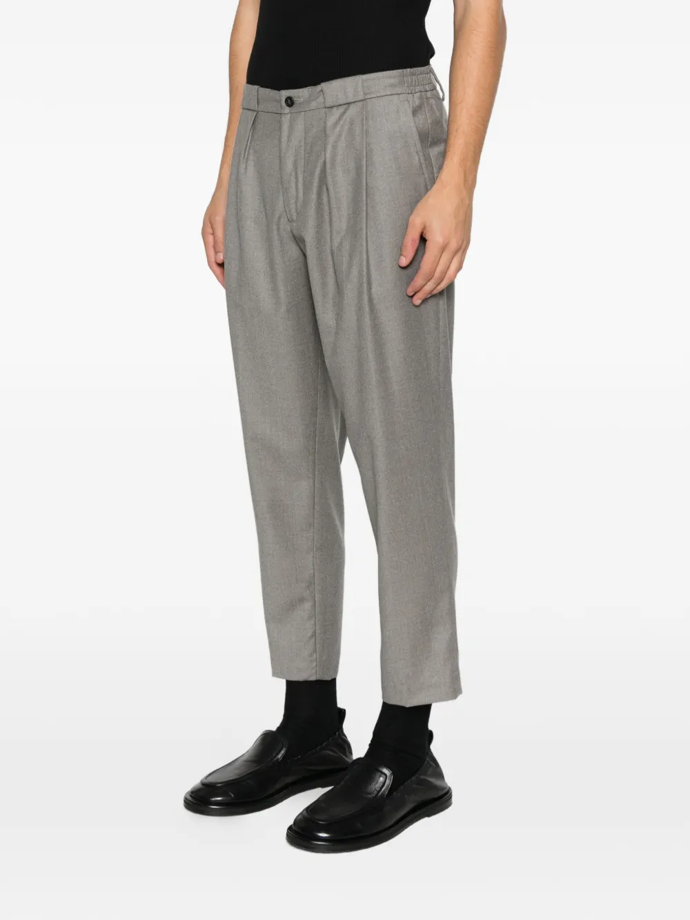 YES LONDON Broek met riemlussen en plooien Grijs