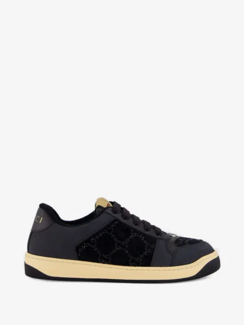 Gucci tenis con detalle del logo