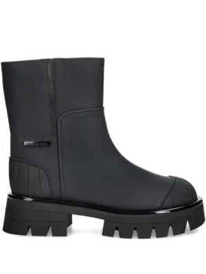 UGG ファートリム レザーブーツ | ブラック | FARFETCH JP