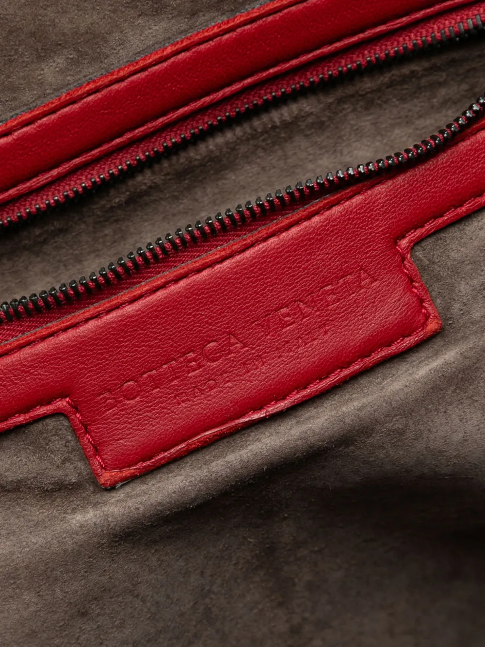 Pre-owned Bottega Veneta 2012-2025 Large Nappa Intrecciato Nodini Crossbody Bag In Red