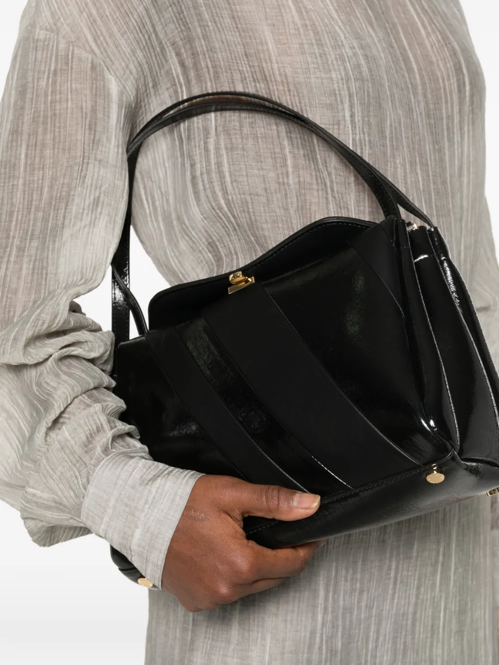 Themoirè Eudora diagonal-stripe shoulder bag - Zwart