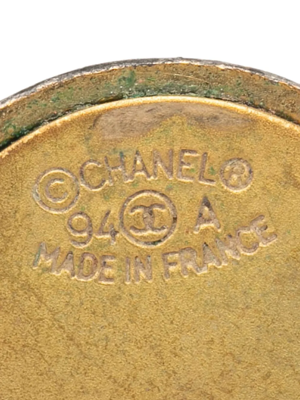 CHANEL Pre-owned 1994 Gold Plated And Acrylic Cc Round Clip On Earrings Costume Earrings