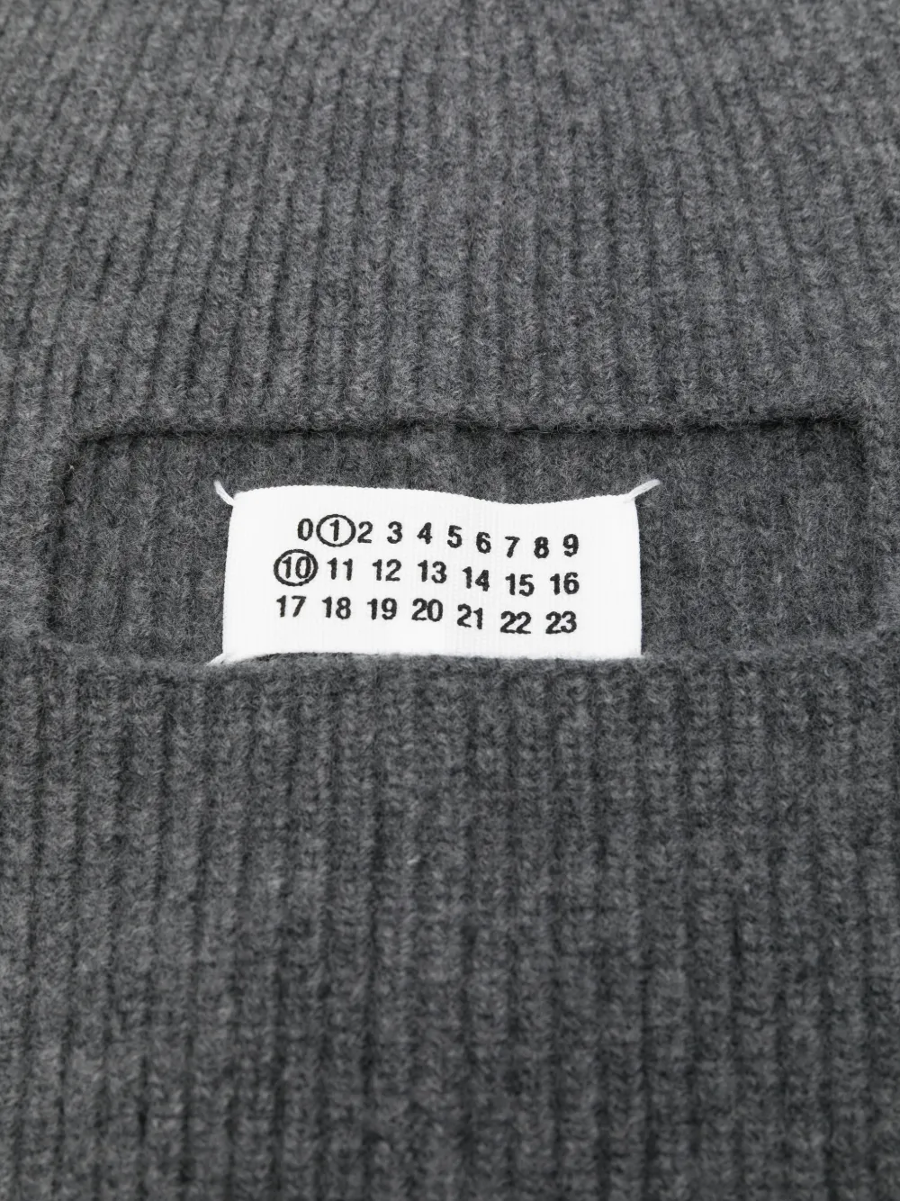 Maison Margiela Muts met label Grijs