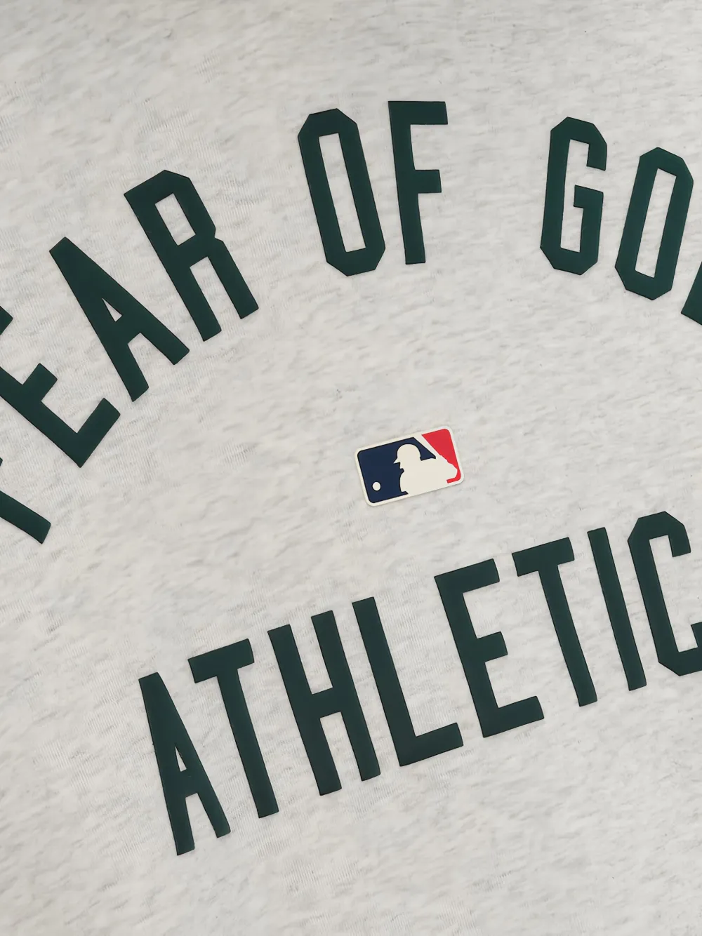 FEAR OF GOD ESSENTIALS x MLB Athletics hoodie met logo Grijs
