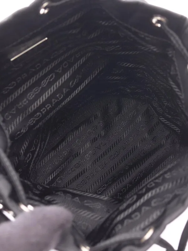 PRADA ブラック ドローストリングポーチ PRADA プラダ Re-Nylon ポーチ リナイロン リストレット付き