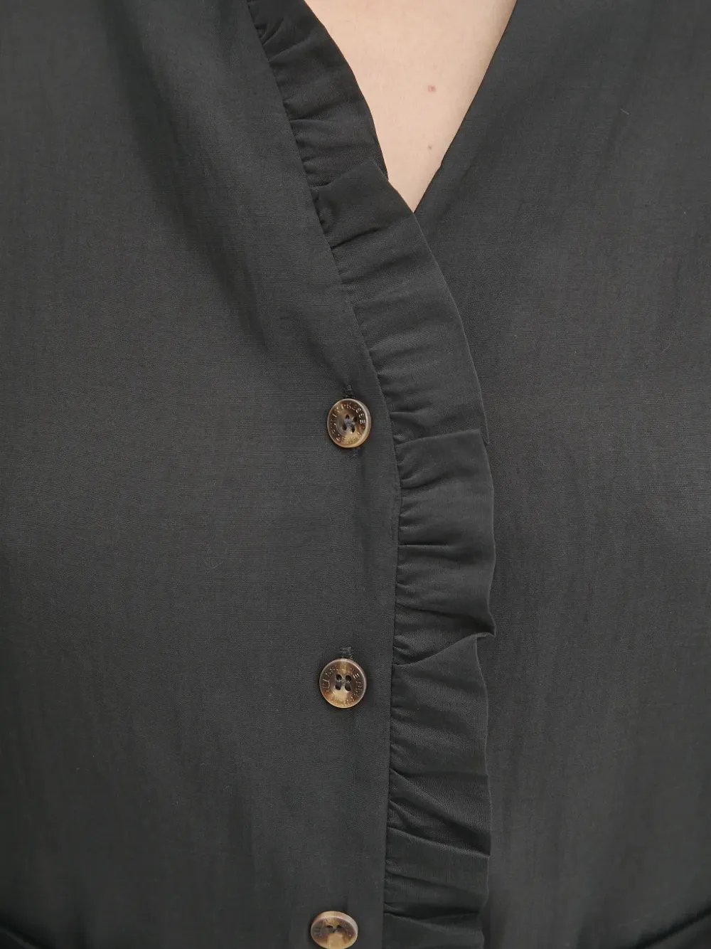 荷叶边纽扣衬衫