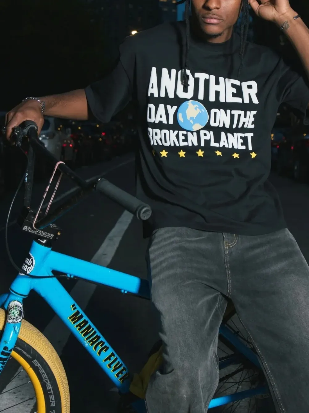 BROKEN PLANET Another Day T-shirt met print Zwart