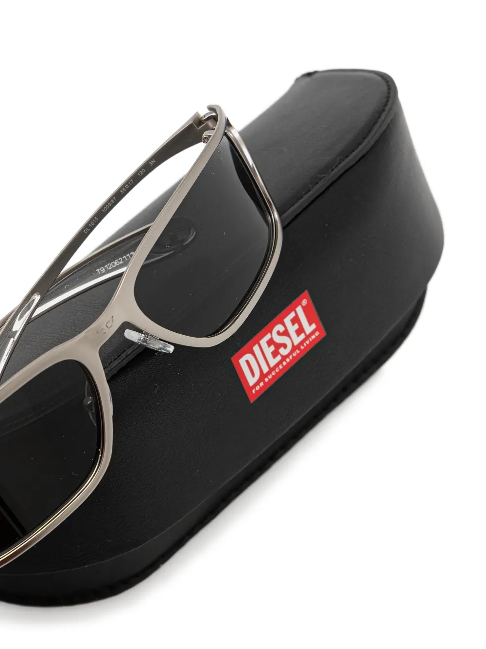 DIESEL スクエア型 サングラス Diesel スクエアフレーム サングラス | シルバートーン | FARFETCH JP
