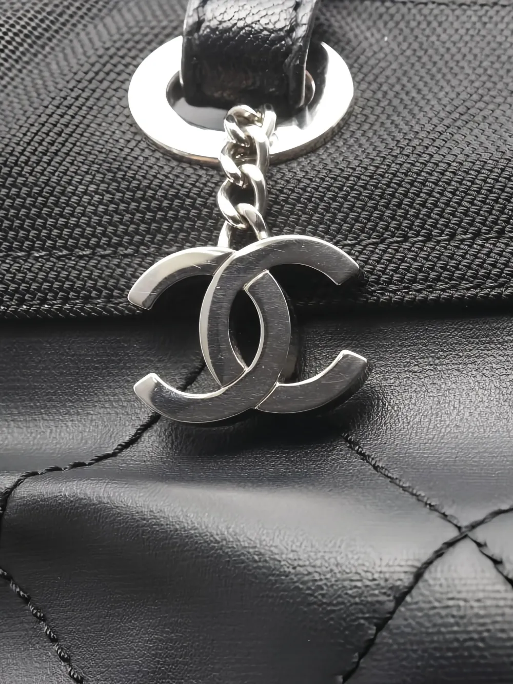 Pre-owned Chanel 2009-2010 Logo-charm Quilted Handbag In Black