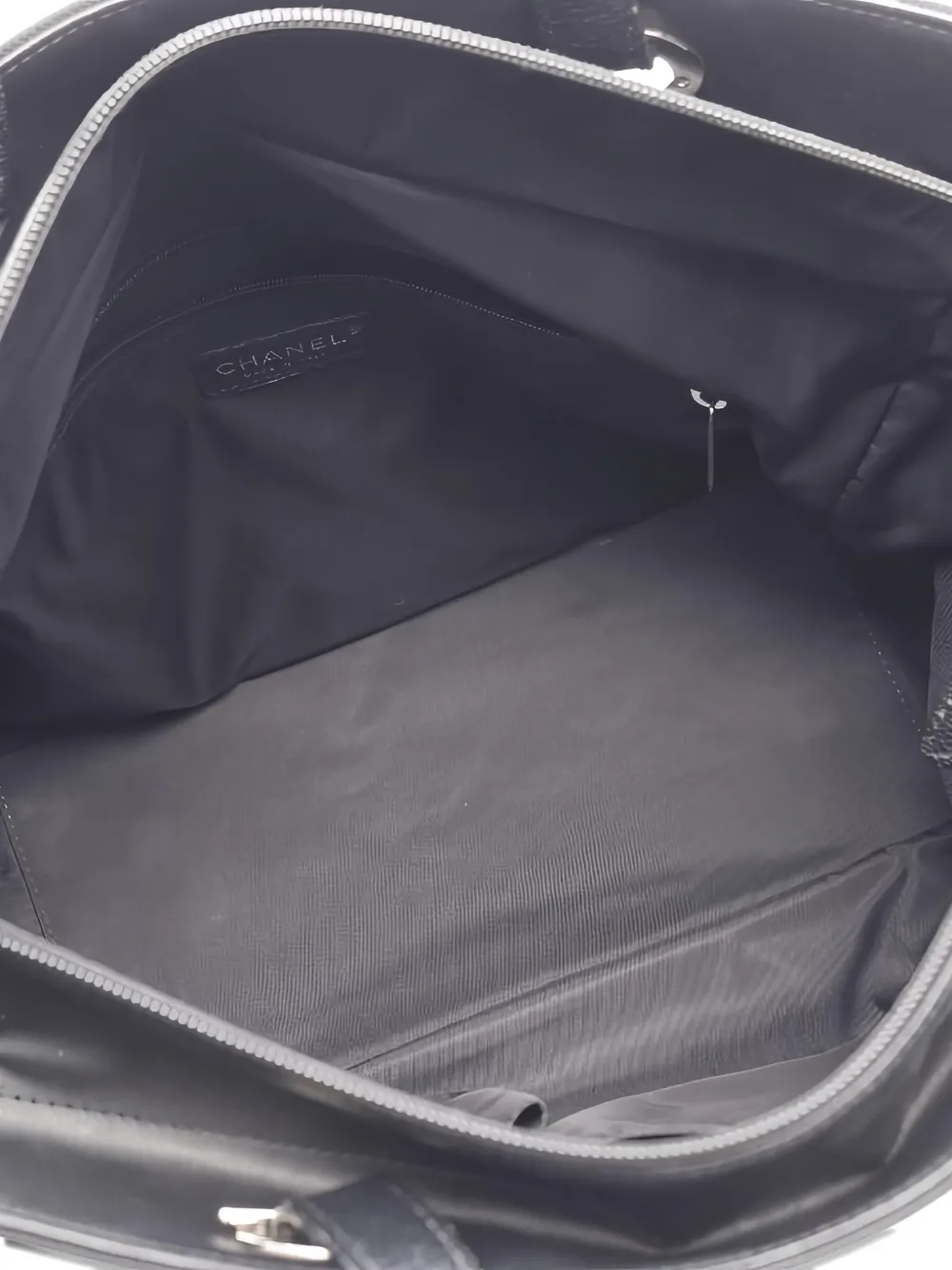 Pre-owned Chanel 2009-2010 Logo-charm Quilted Handbag In Black