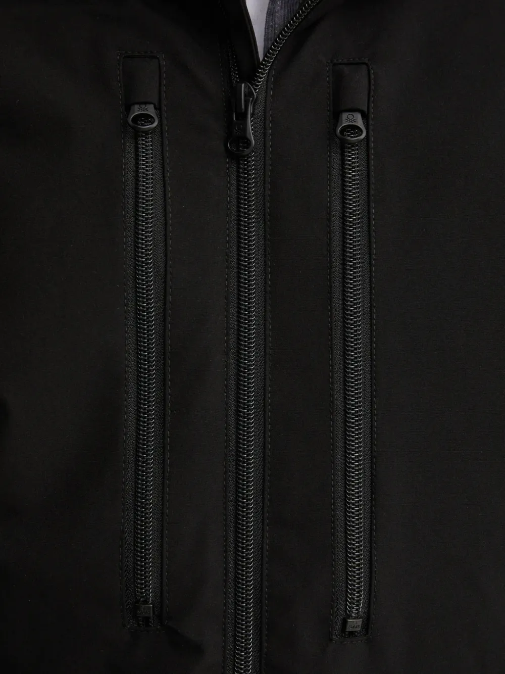 Benetton Jack met capuchon en rits Zwart