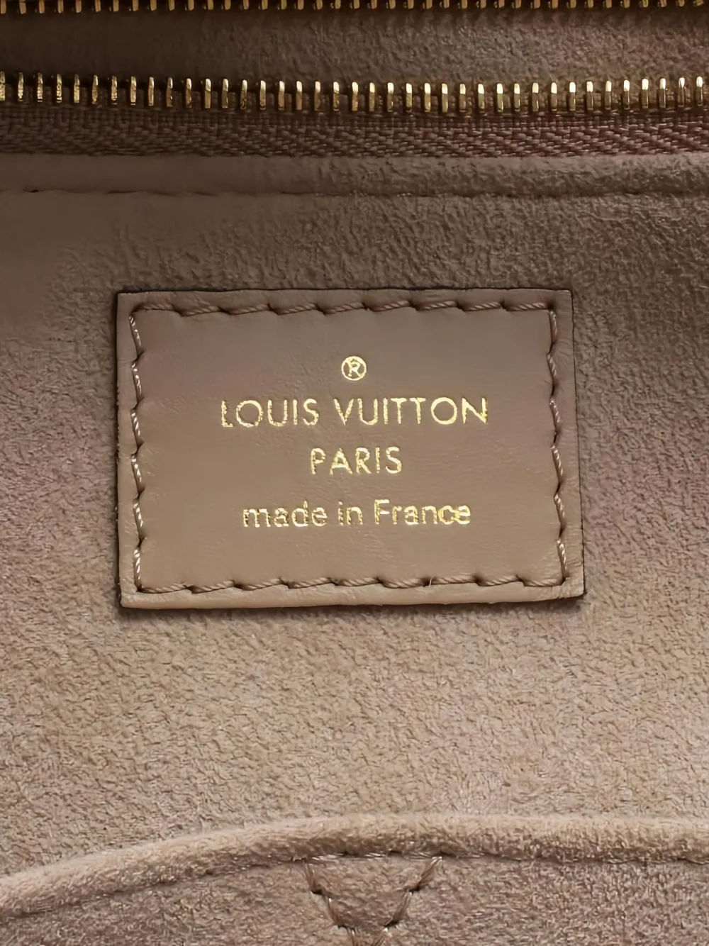 Pre-owned Louis Vuitton 2021s Onthego Mm Monogram Tote Bag In Neutral
