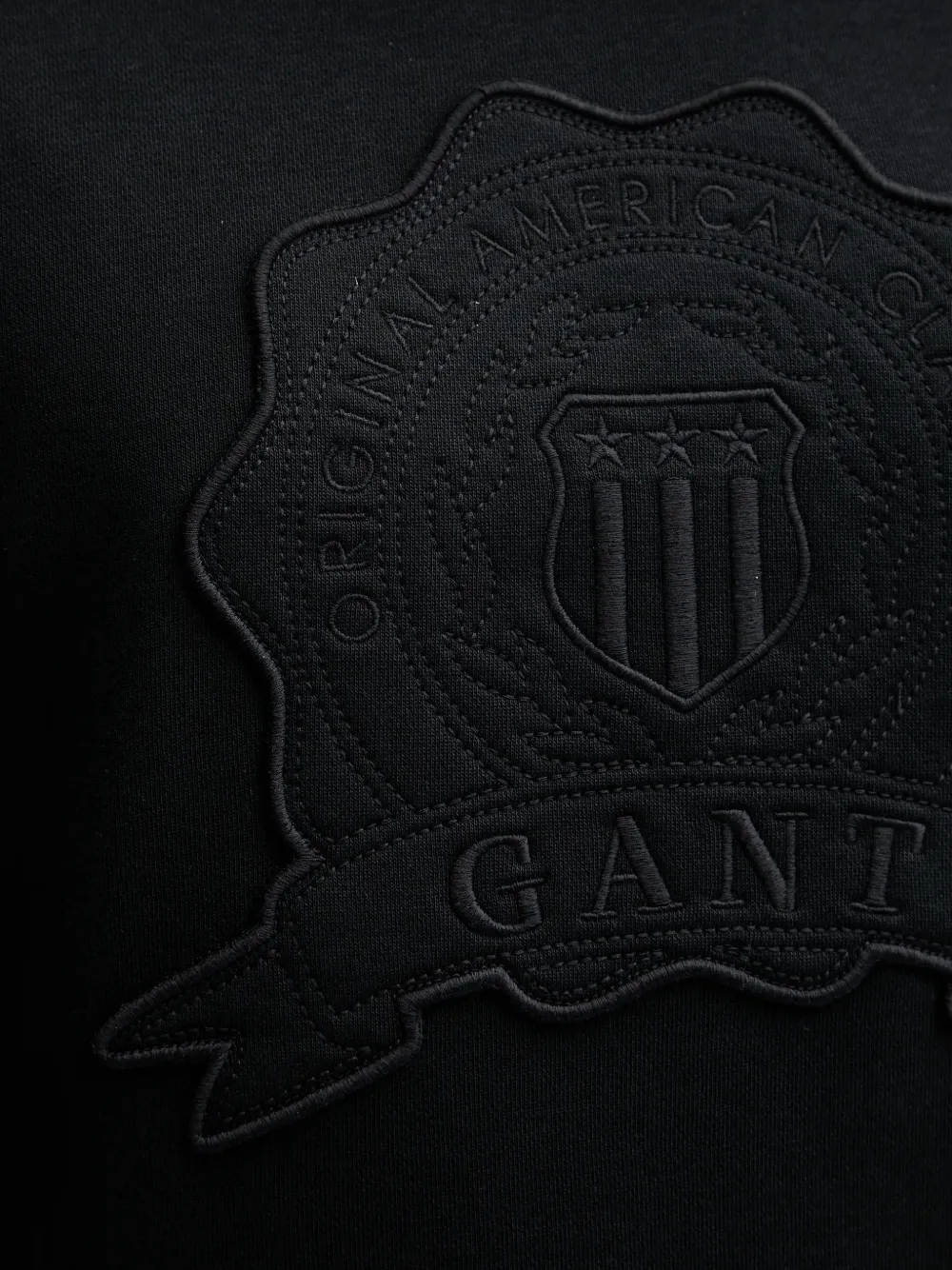 Gant Sweater met ronde hals en patch Zwart