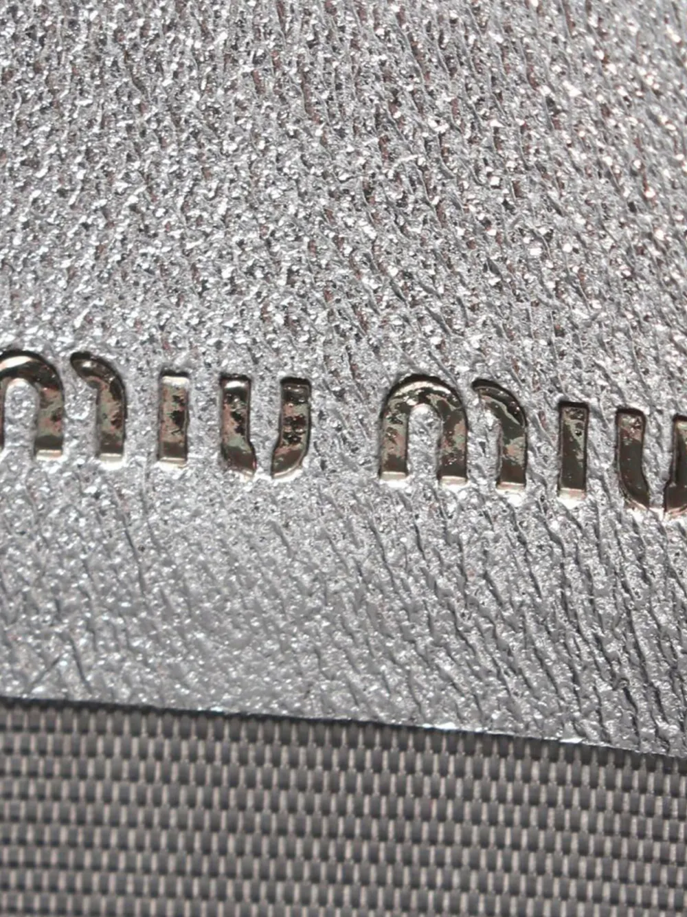 MIU MIU Pre-owned 2010-2025 Metallic Leather Matelasse Card Holder In Silver