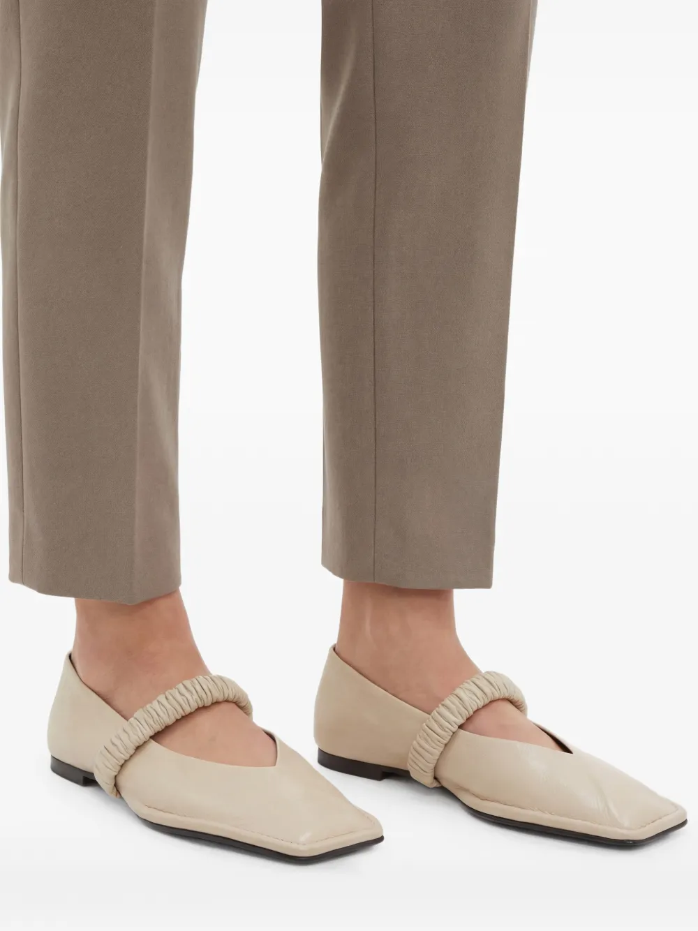 ALOHAS Ballerina's met vierkante neus Beige