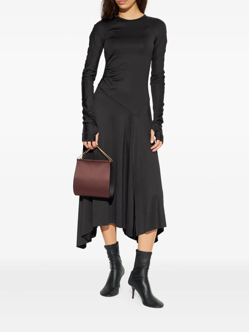 Victoria Beckham asymmetric-hem long-sleeved midi dress - Zwart