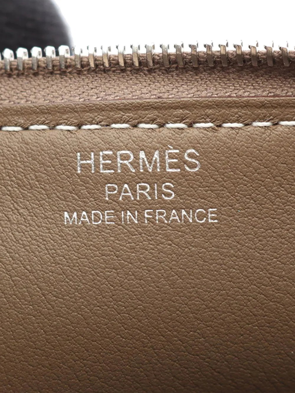 Pre-owned Hermes 2025 Leather Ungo Pm Chaîne D'ancre Pouch In Brown