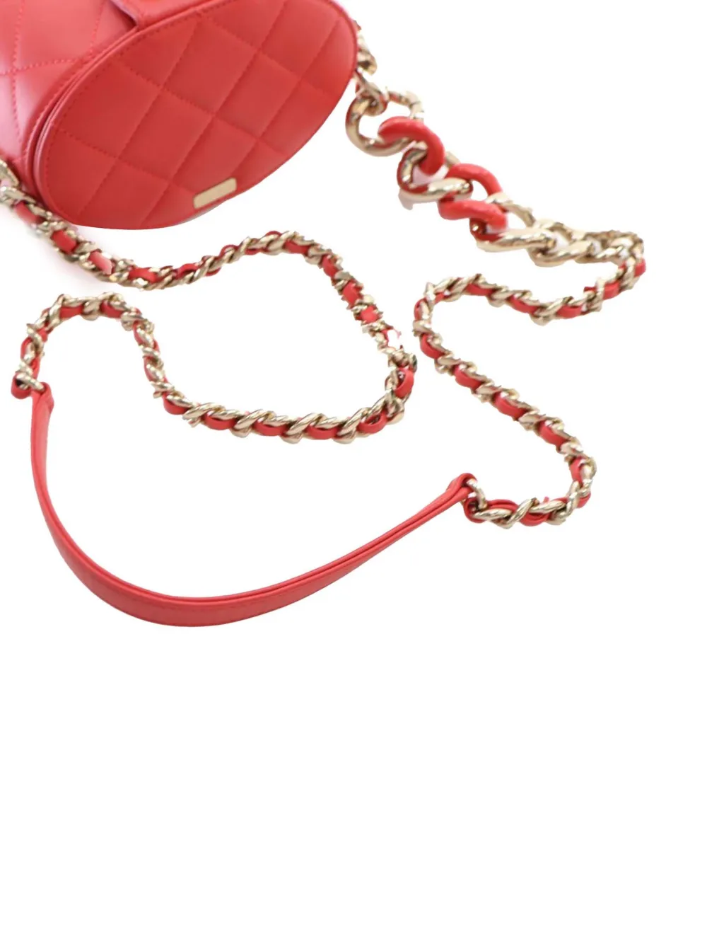 CHANEL Pre-owned 2019 Small Quilted Lambskin Resin Elegant Chain Tubular Vanity Case Crossbody Bag In Red