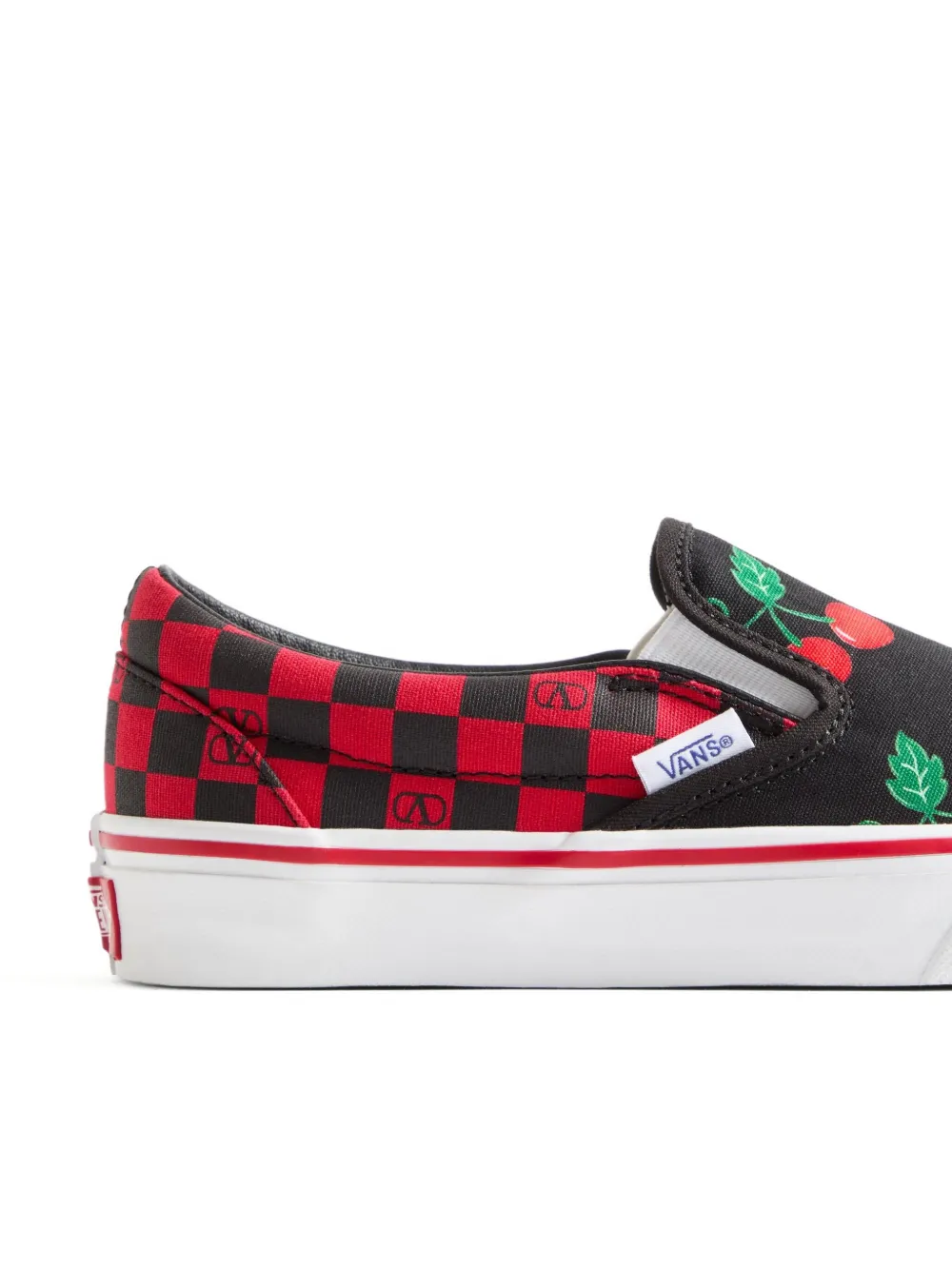 Valentino Garavani x Vans slip-on sneakers met Cherryfic-print Zwart
