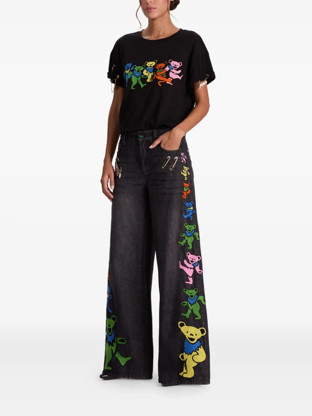 Alice And Olivia Amazing Embroidered-patches Jeans In Black