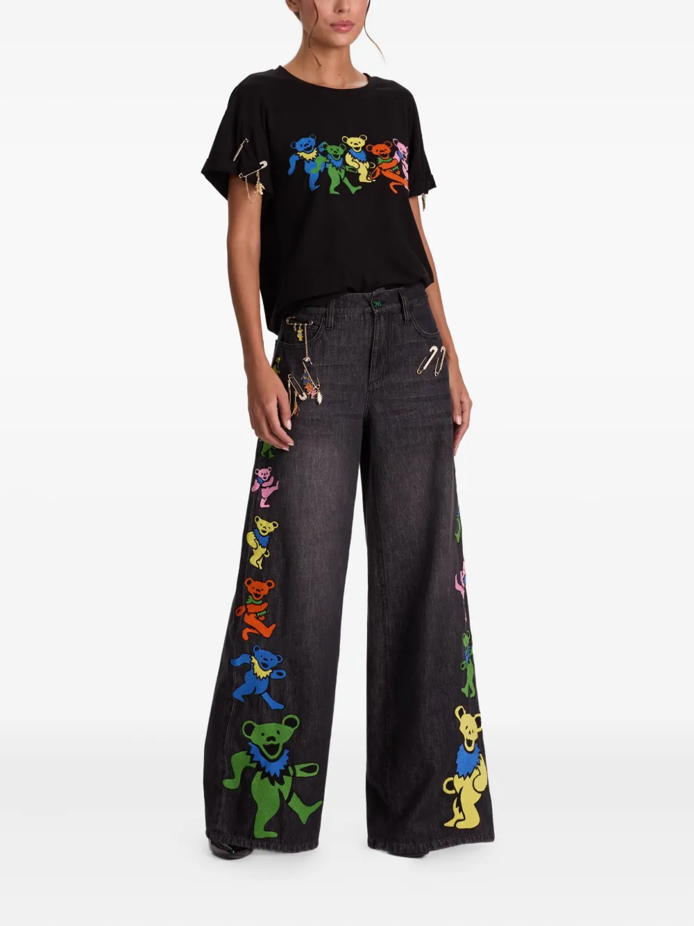 Alice And Olivia Amazing Embroidered-patches Jeans In Black