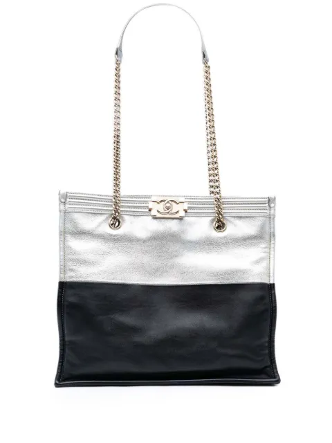 CHANEL Pre-Owned 2015-2016 großer zweifarbige Boy Tote Bag aus Metallic-Ziegenleder und Kalbsleder