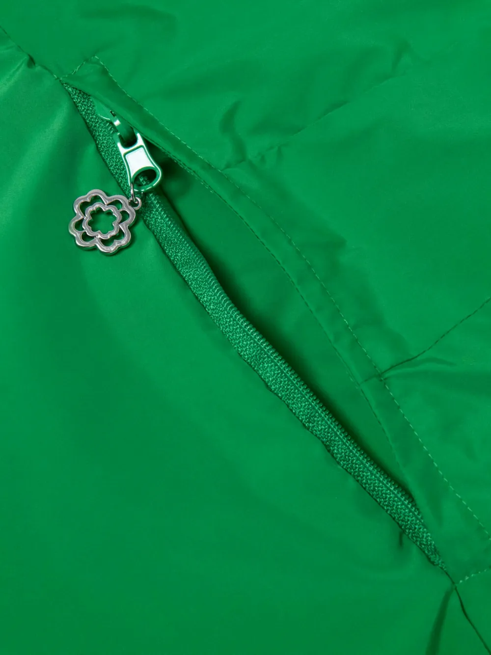 Maje Waterdichte capuchon met strik Groen
