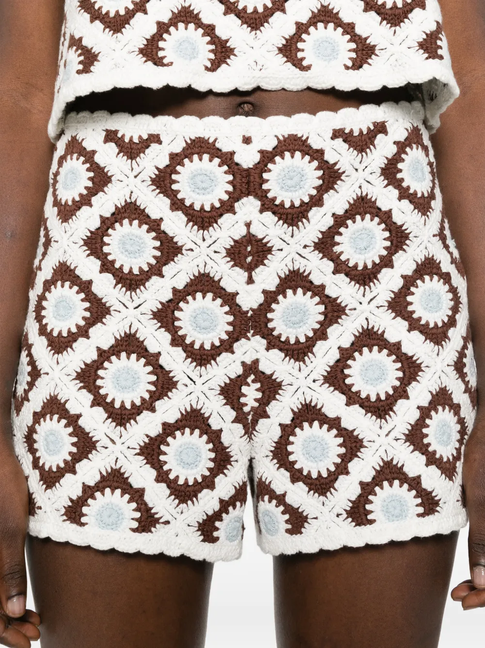 Maje Gehaakte shorts met bloemen-patroon Wit
