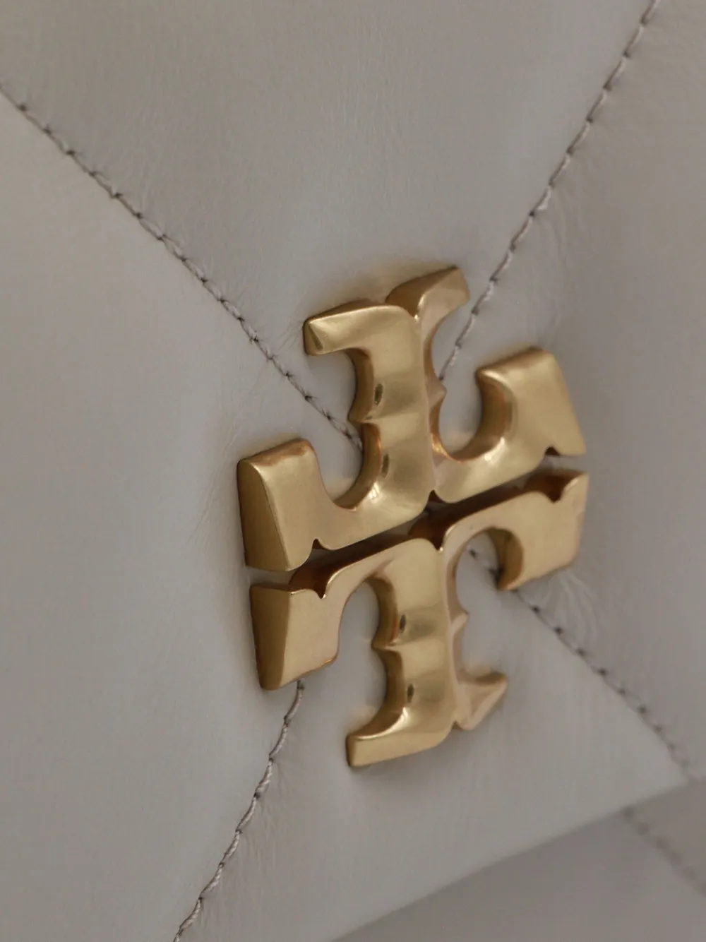 Tory Burch Gewatteerde leren schoudertas met ketting Beige
