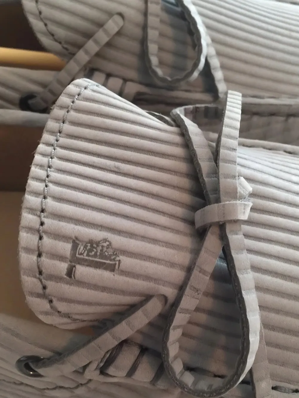 Tod's Gommino loafers met veters Grijs