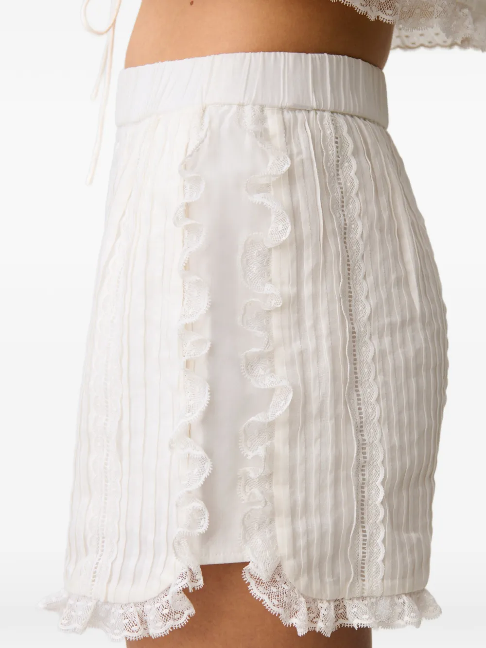 Claudie Pierlot Shorts met plooien en kanten afwerking Wit