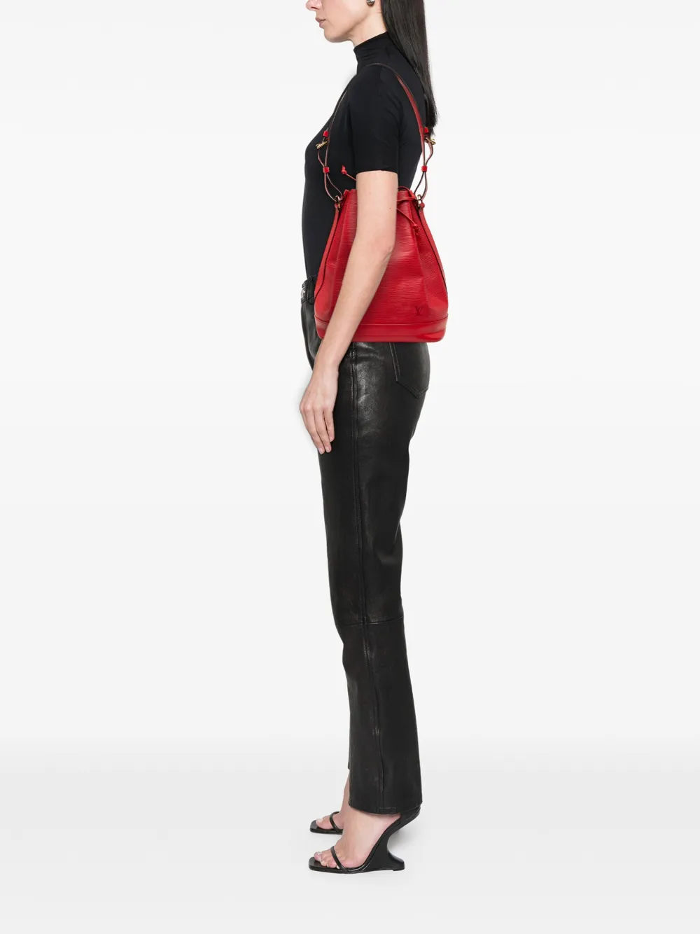 Pre-owned Louis Vuitton 1995 Epi Noe Gm Bucket Bag In Red