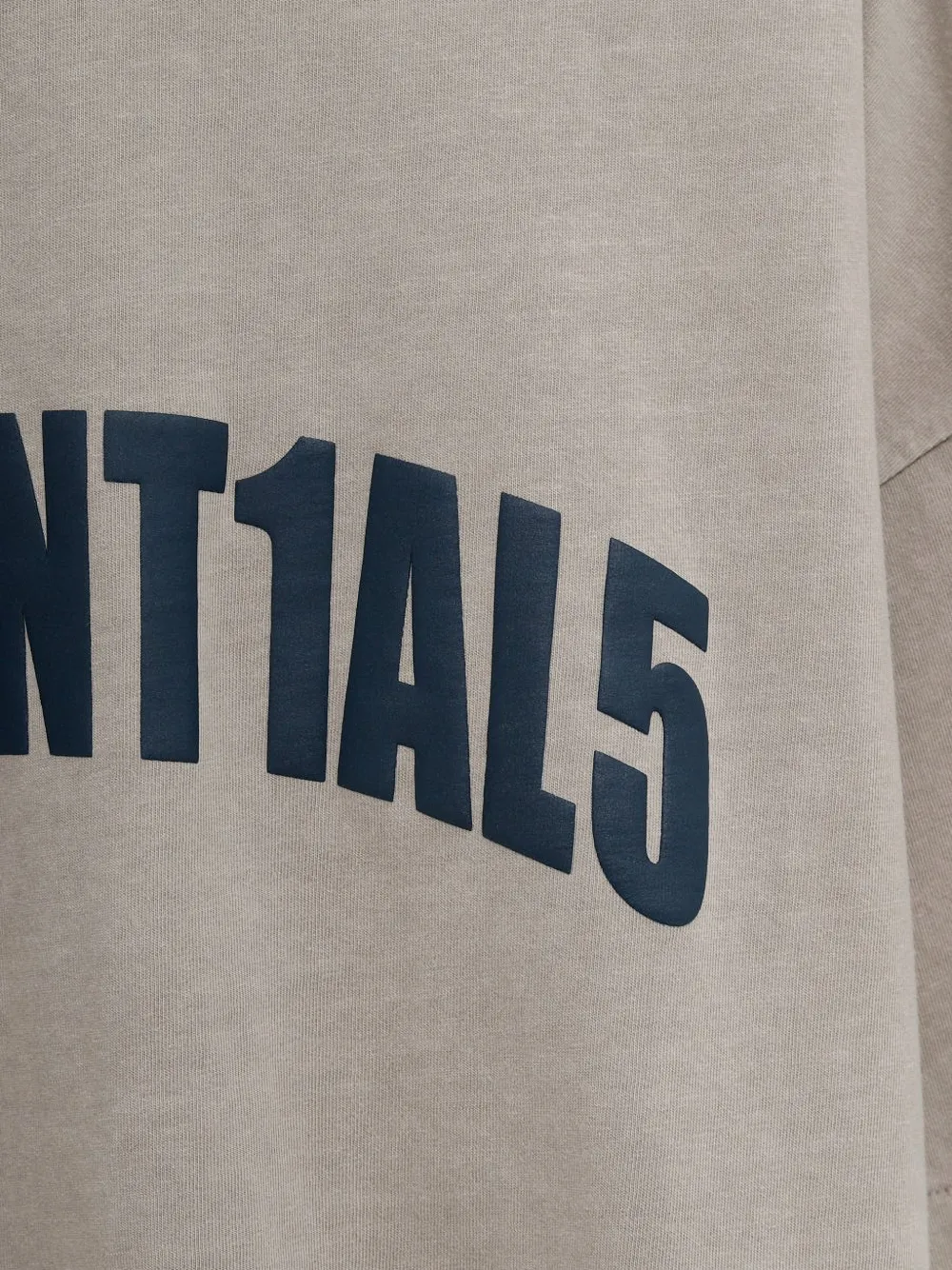 FEAR OF GOD ESSENTIALS 90s New York T-shirt met ronde hals Beige