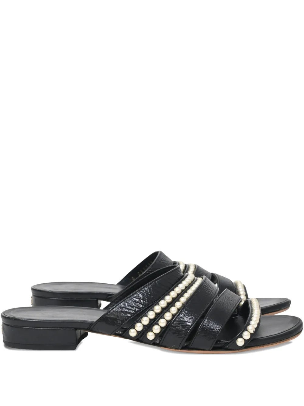 CHANEL Pre-Owned pearl-embellished CC sandals - ブラック CHANEL Pre-Owned pearl-embellished CC sandals - ブラック