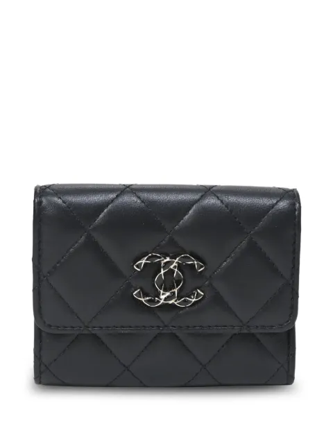 CHANEL Pre-Owned enamel-logo quilted wallet