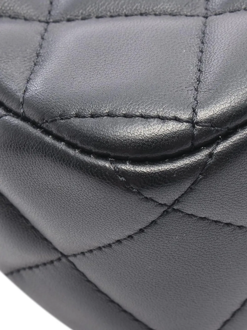 CHANEL Pre-owned 2021-2025 Cc Quilted Lambskin Pearl Chain Camera Bag Crossbody Bag In Black