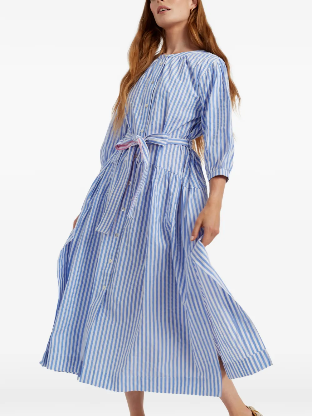 Chinti & Parker Gestreepte jurk met ceintuur Blauw