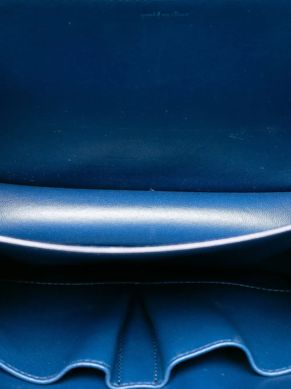 CELINE Pre-owned 2018 Medium Calfskin Classic Box Crossbody Bag In Blue