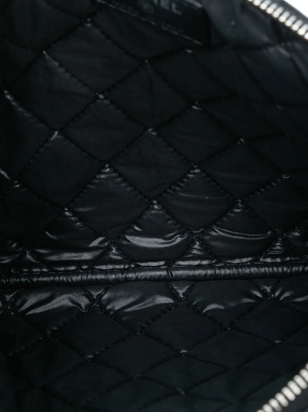 CHANEL Pre-owned 2012-2013 Medium Quilted Patent O Case Clutch Bag In Black