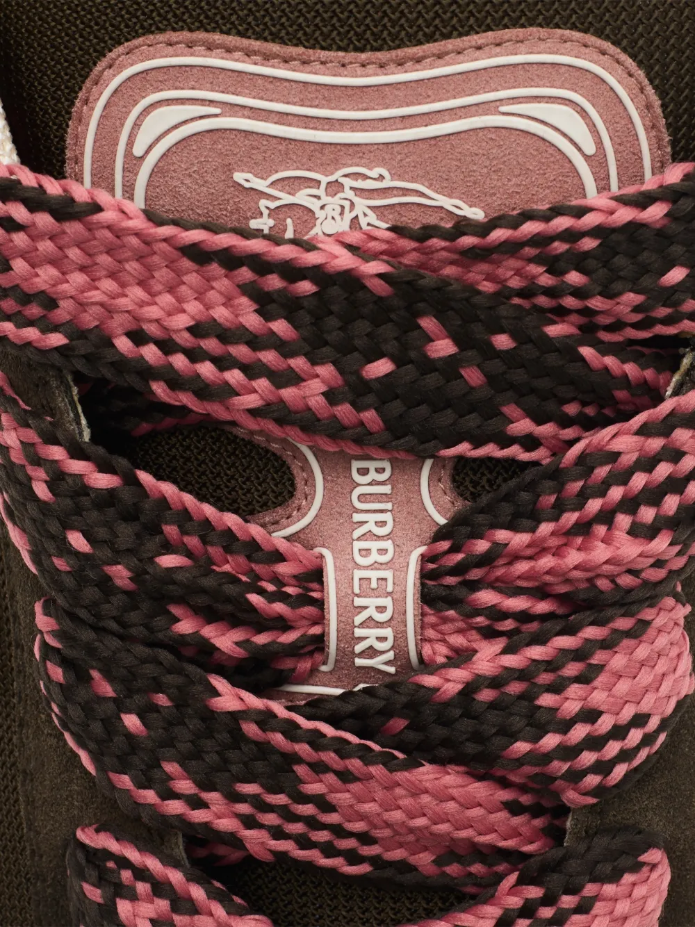 Burberry Equestrian Knight suède sneakers Bruin