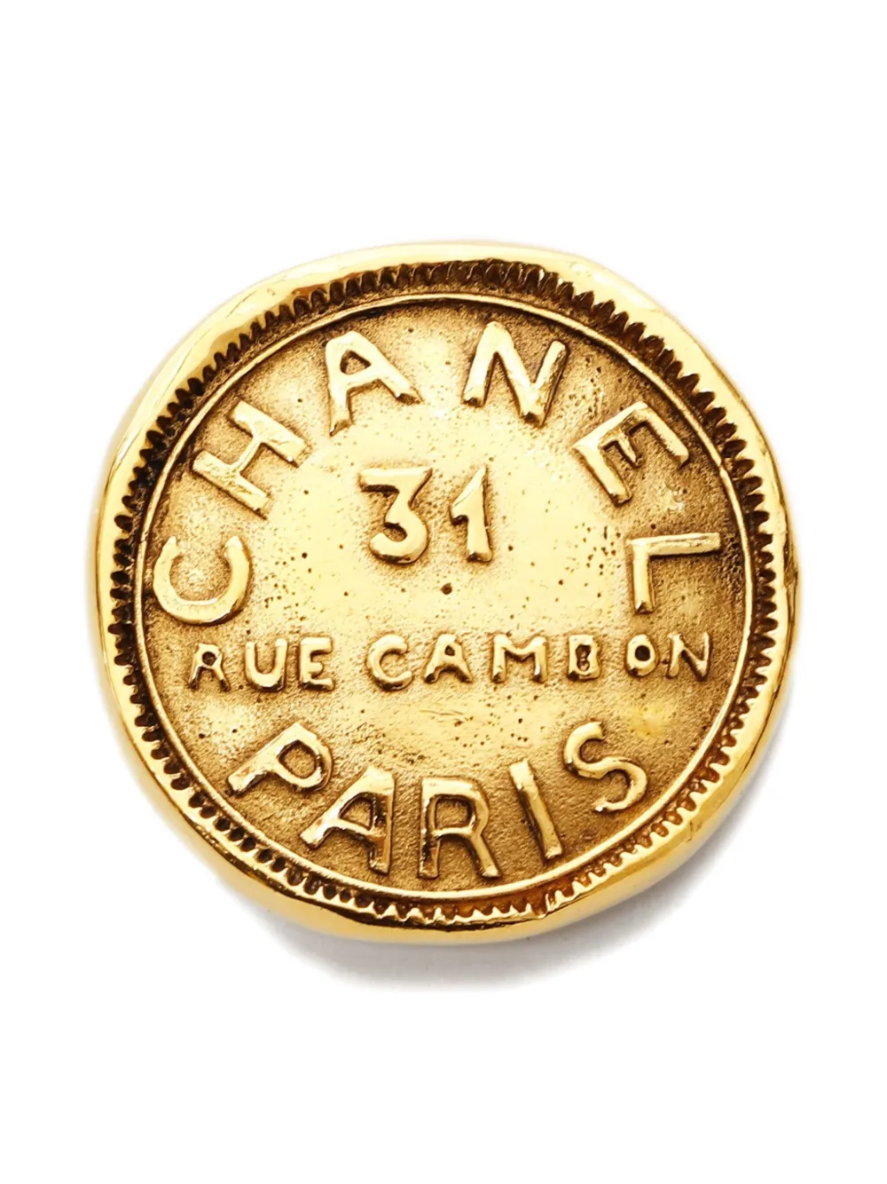 CHANEL Pre-Owned 1980s logo-detail coin-effect brooch - ゴールドトーン