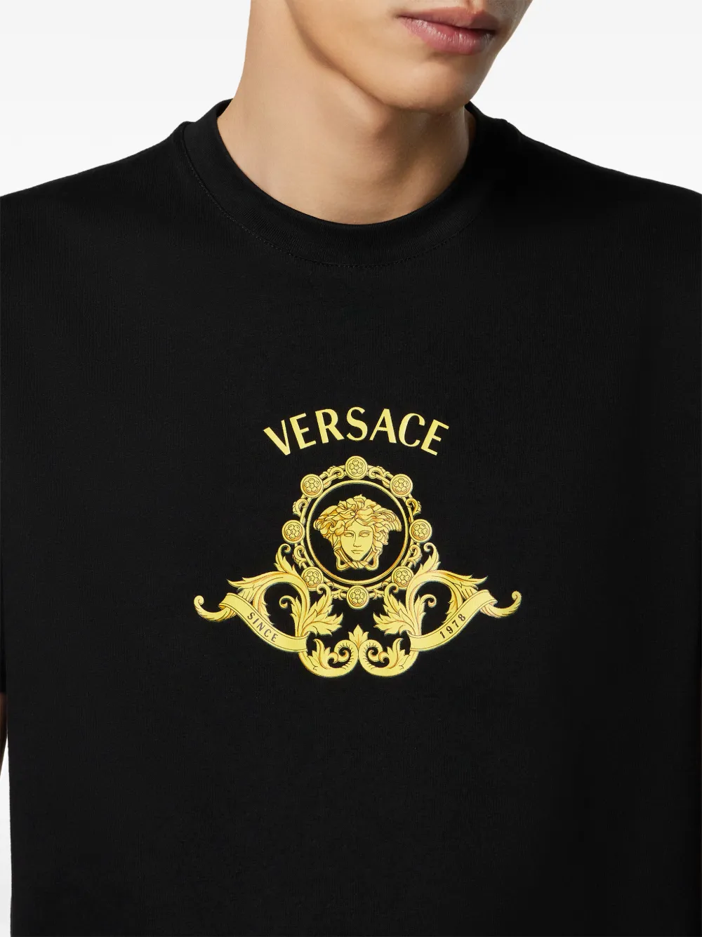 VERSACE メドゥーサ  Tシャツ 🔥 Make a statement with the Versace Medusa Tee — pure Italian