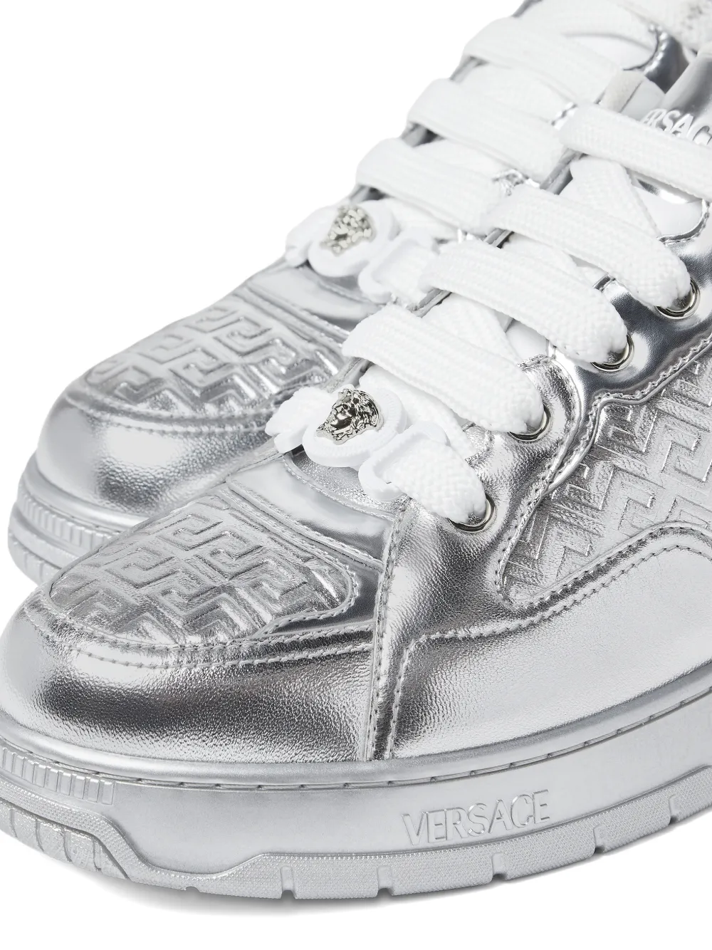 Versace Medusa sneakers met Greca-reliëf Zilver