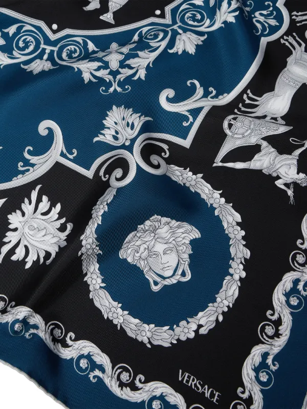 Versace Hall Of Heroes ラージ シルクスカーフ | ブルー | FARFETCH JP